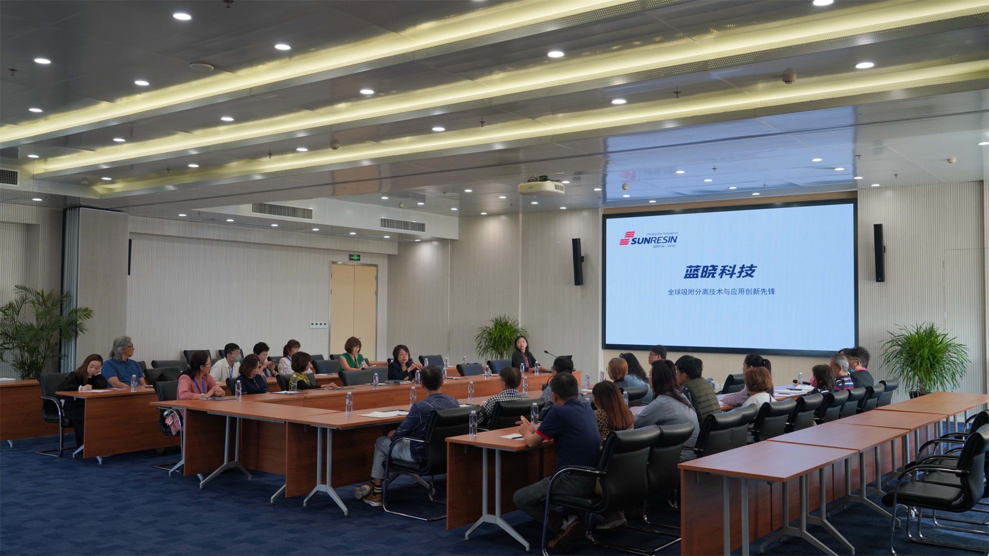 ݷݷ�����⣬����������ӳ������